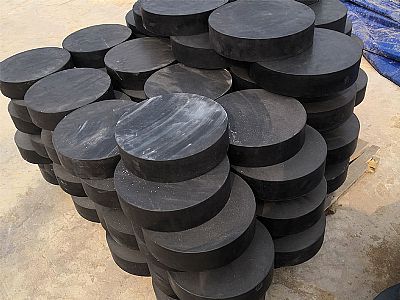 新晃县板式橡胶支座由若干层橡胶片与薄钢板经加压硫化